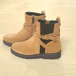 Brand New Donald Pliner Suede Leather Boots Size 7 Womens